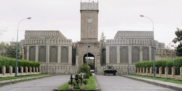 د دوحې غونډې ته غبرګون؛ سرپرست حکومت وایي افغانستان امن دی