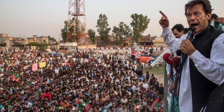 عمران خان په ټول پاکستان کې د لاریونونو غوښتنه وکړه