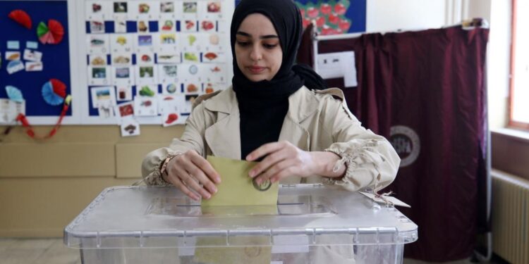 د ترکیې ولسمشریزې ټاکنې دویم پړاو ته لاړې