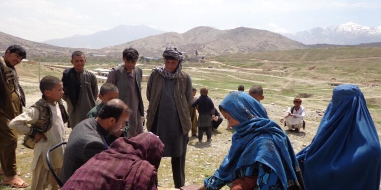 اوچا: په هر ډول حالاتو کې افغانانو سره مرستو ته دوام ورکوو