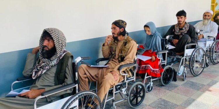 خوست کې ۲۷ تنه معلولینو ته ویلچر بایسکلونه ورکړل شول