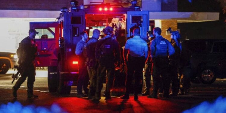 امریکا کې د ډزو له امله ۱۲ تنو ته مرګژوبله اوښتې