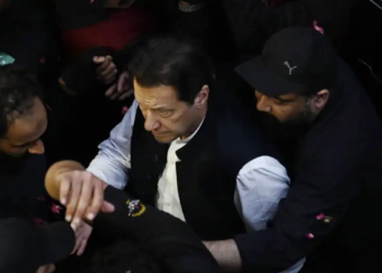 د محکمې پرېکړه؛ عمران خان به اته ورځې په بند کې وي