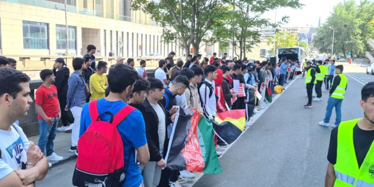 بلجیم کې سلګونه افغان کډوالو لاریون کړی