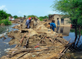پاکستان کې د سمندري توپان له امله ۹ زره کورنۍ خوندي ځایونو ته انتقالیږي