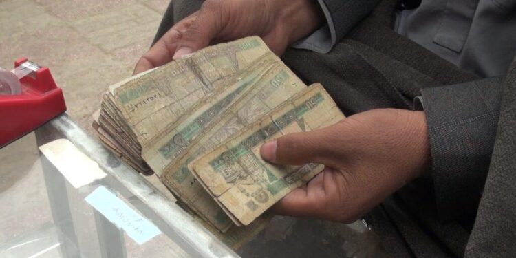 د افغانستان بانک د زړو بانک نوټونو د تبادلې بهیر پیل کړ