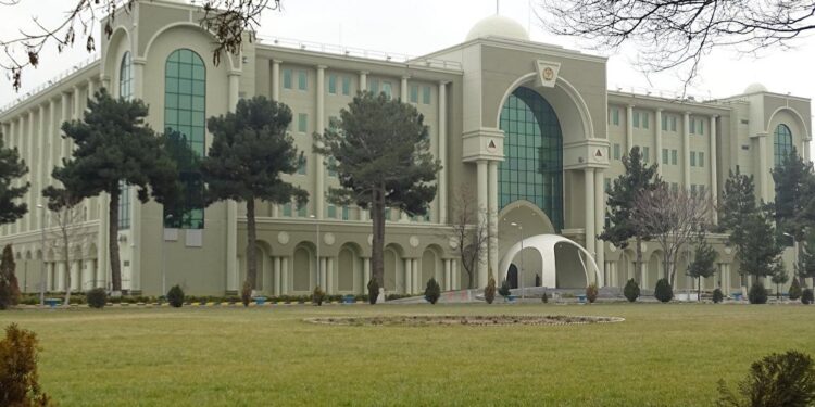 دفاع وزارت په خپلو منسوبینو پوځي یونيفورم جبري کړ