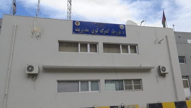 تورخم کې درې تنه د جعلي اسنادو او ټاپو سره نیول شوي دي