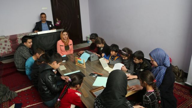نابینایان په هېواد کې د ښوونیزو امکاناتو برابرېدو غوښتنه کوي