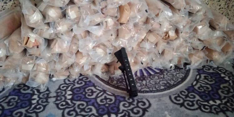پاکستان ته د M16 وسلو د پرزو د قاچاق مخه نیول شوې