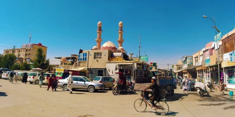 غزني او پروان کې د اختر ورځو ترافيکي پېښو کې ۳ کسان مړه او ١۲۶ نور ټپيان شوي