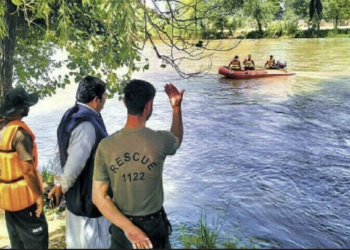 پاکستان کې سېلابونو ۱۳ کسان مړه کړي او ۷ نور ټپيان دي