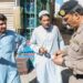 افغان کډوال: د پاکستاني پولیسو لخوا ډېر ځورول کېږو