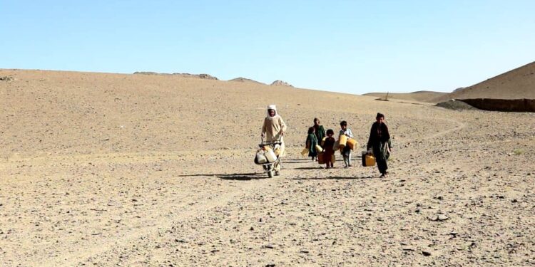 سمنګانو کې څه باندې ۱۱۰۰ کورنیو ته د څښاک اوبه برابرېږي