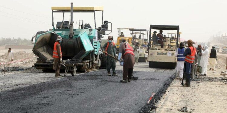 ټولګټو وزارت: اوسمهال په ټول هېواد کې ۷۸۱ کلیو متره سړک تر کار لاندې دی