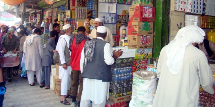 کابل ښاريان: د ډالرو بيه ښکته شوې خو د توکو بيې لا هم لوړې دي