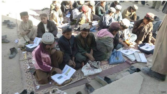 د غزني په اجرستان ولسوالۍ کې هېڅ ښوونځی ودانۍ نهلري