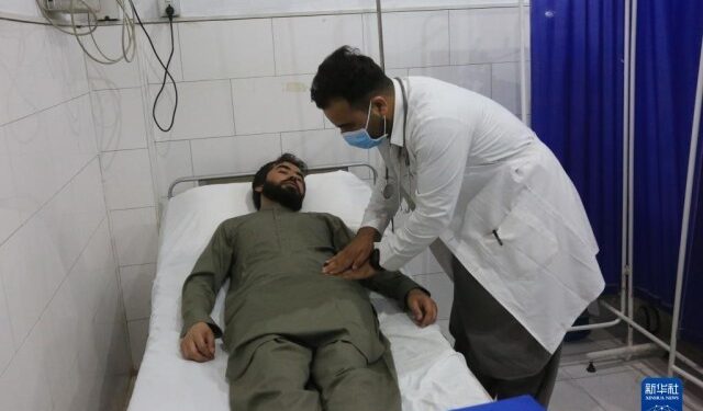 په چين کې له زده کړو فارغ شوي افغانان د خپل وطن په بيا رغونه کې مثبت رول لوبوي