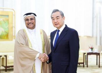 وانګ يي د عرب پارلماني اتحاد له مشر سره لېدنه کړې