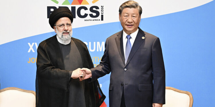 شي جين پينګ د ايران له ولسمشر ابراهيم رئيسي سره وکتل