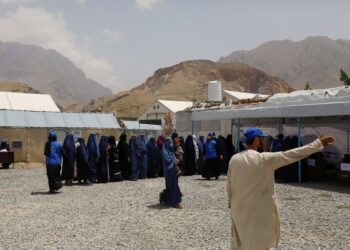 چارواکي: مرستندویه بنسټونه یوازې ۲۰ سلنه مرستې پر خلکو ویشي