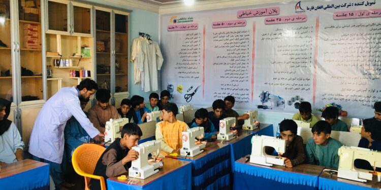 تېر کال ۸۶ زره کسان تعلیمي مرکزونو او حرفوي پروګرامونو کې شامل شوي