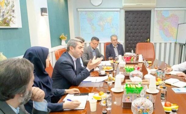 کرنې وزارت: د قوانينو په چوکاټ کې ايران سره تعامل ته چمتو یو