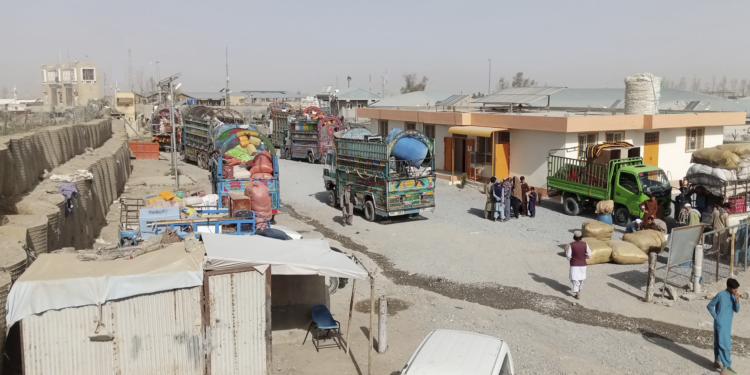له پاکستانه ۸۲۷ افغان کډوال هېواد ته راستانه شول