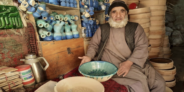 بلخ کې د کلالۍ صنعت د له منځه تلو په اړه اندېښنې ډېرې شوې دي