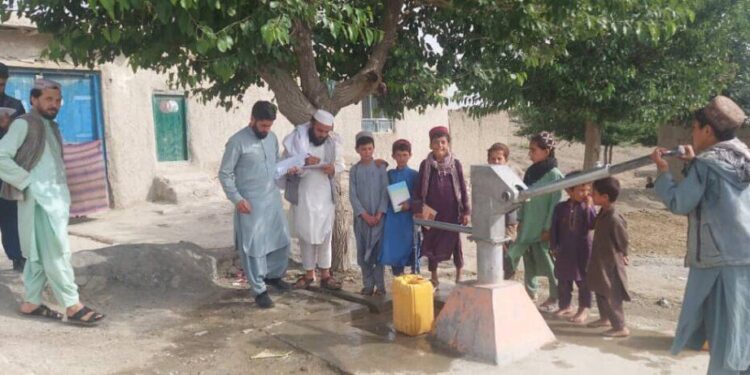 سرپل کې ۴٠٠ کورنیو ته د څښاک پاکې اوبه برابرې شوې
