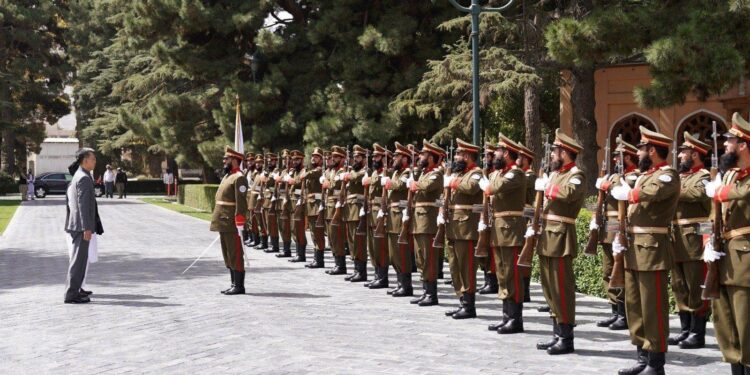 په کابل کې د چین نوي سفیر خپل باورلیک رییس الوزرا ته وسپاره