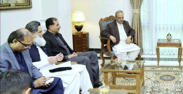 پاکستان کې د افغان کډوالو او سوداګرو د ستونزو پر حل خبرې شوي