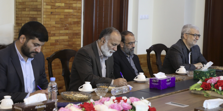 قمي: افغانستان سره په بېلابېلو برخو کې همکاریو ته چمتو یو