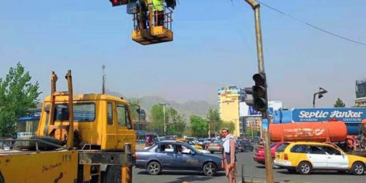په کابل کې د ترافيکي څراغونو د فعالولو چارې پیل شوې