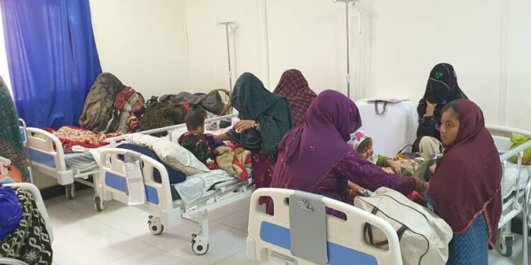 هېواد کې په خوارځواکۍ د اخته میندو او ماشومانو شمېر زیات شوی