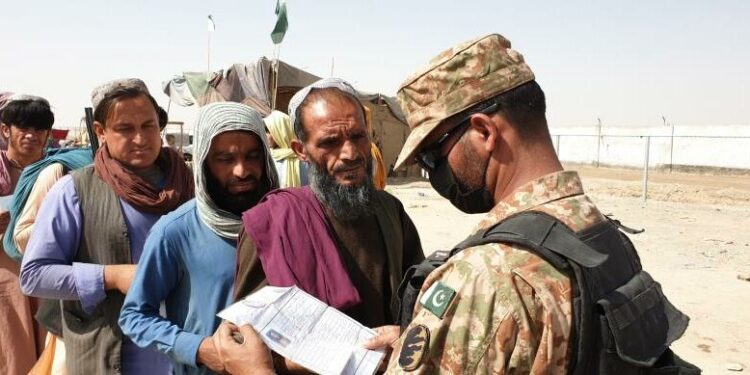 افغان حکومت: افغان کډوال د پاکستان په امنیتي ستونزو کې لاس نه لري