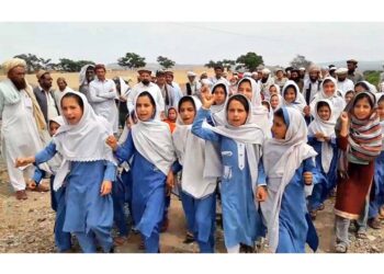 پاکستان کې د افغان ماشومانو یو شمېر ښوونځي وتړل شول