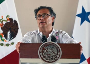 د کلمبيا ولسمشر ګوستاوو پيترو به له چين څخه ليدنه وکړي