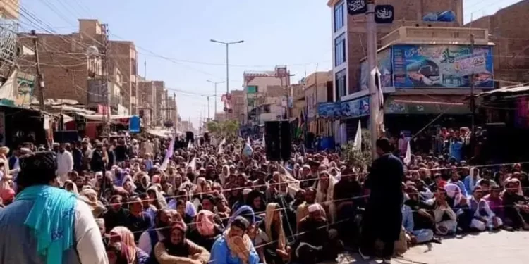 له پاکستانه د افغان کډوالو د اېستلو په غبرګون لاریون وشو