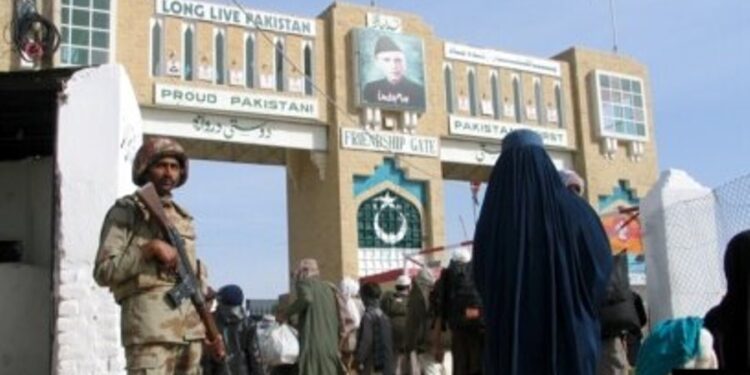 پاکستان: تر اکتوبر وروسته افغانانو ته له وېزې پرته د راتګ اجازه نه ورکوو