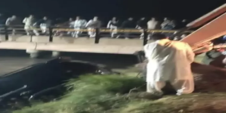 پاکستان کې د ترافیکي پېښو له امله ۳۲ کسانو ته مرګ ژوبله اوښتې ده