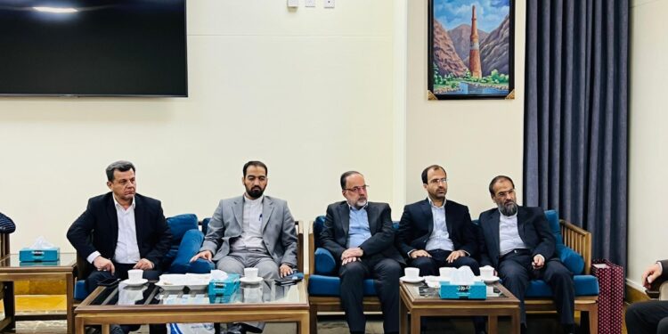 د بهرنیو چارو سرپرست وزیر د ایران سوداګریز پلاوي سره کتلي دي