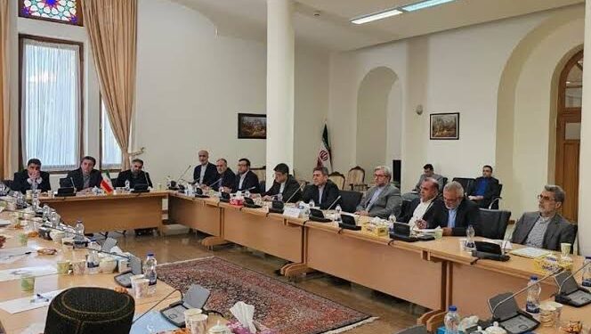 سرپرست حکومت په ایران کې خپل دیپلوماتان زیاتوي