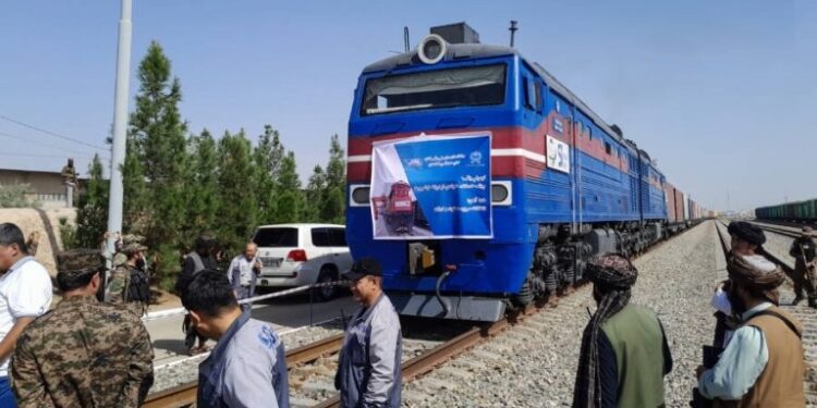 له چین څخه ۲۲ کانټینره سوداګریز توکي حیرتان بندر ته راورسېدل