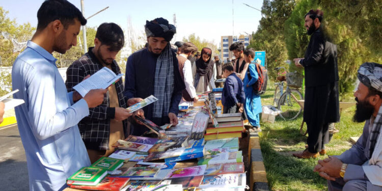 په لوګر کې د کتابونو یو ورځنی نندارتون جوړ شو