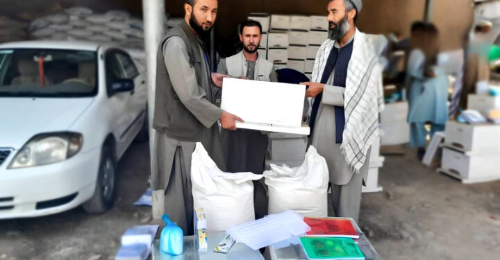 بغلان کې د شاتو مچیو کاروباریانو سره د اړوندو توکو مرسته وشوه