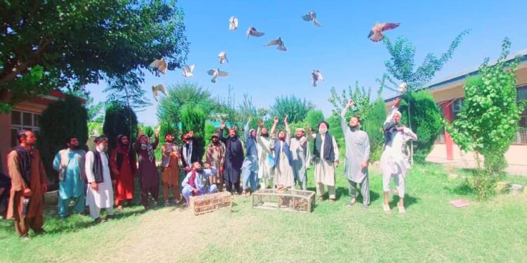 لغمان کې ۵۲ بېلا بېل ډوله الوتونکي مرغان آزاد شول
