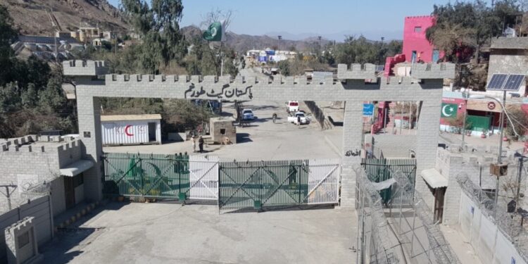 تورخم دروازه يوځل بيا د بار وړونکو موټرو پرمخ وتړل شوه