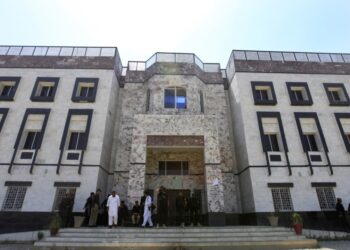 د عبدالولي خان پوهنتون افغانو نجونو ته ۵۰ بورسونه ورکوي