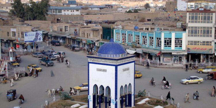 د صنعت او سوداګرۍ وزارت سرپرست سپین بولدک ته په سفر تللی
